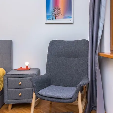 Designer & Luxurious, Business, One Bedroom In By Flat Mаnager