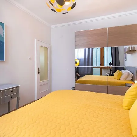 Designer & Luxurious, Business, One Bedroom In By Flat Mаnager * Sofie