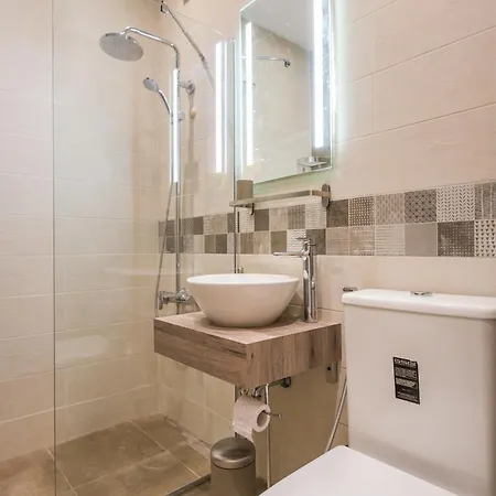 דירה Designer & Luxurious, Business, One Bedroom In By Flat Mаnager *