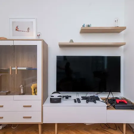 Apartment Cozy 1bd In Heart Of - Work & Play By Flat Mаnager *